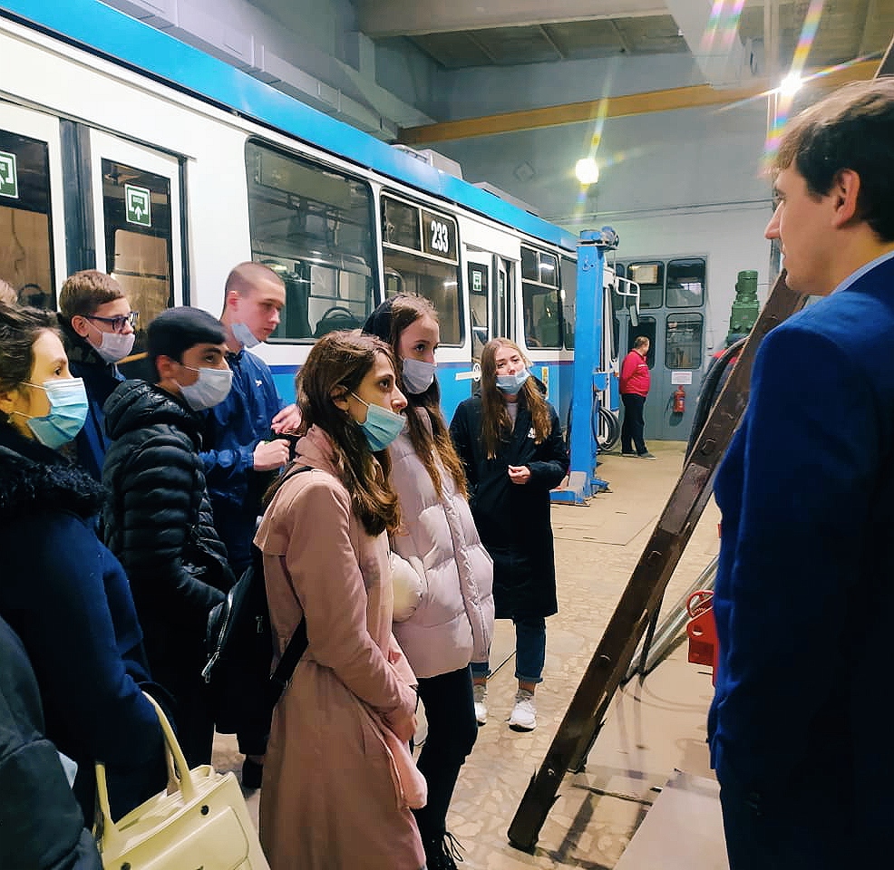 Экскурсия по цехам троллейбусного депо