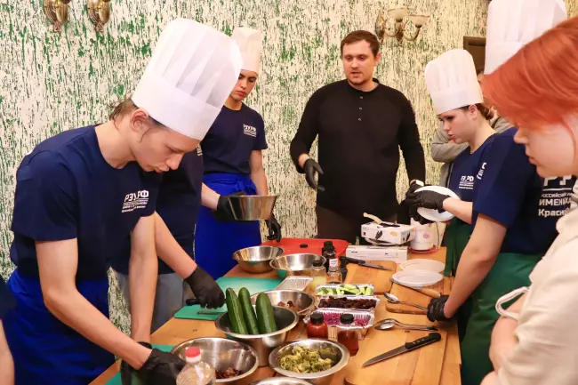 Погружаемся в мир азиатской кухни: мастер-класс от ресторана "ХАЯО" в РЭУ!