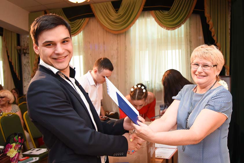 vruchenie-diplomov-reu-plehanova_b50